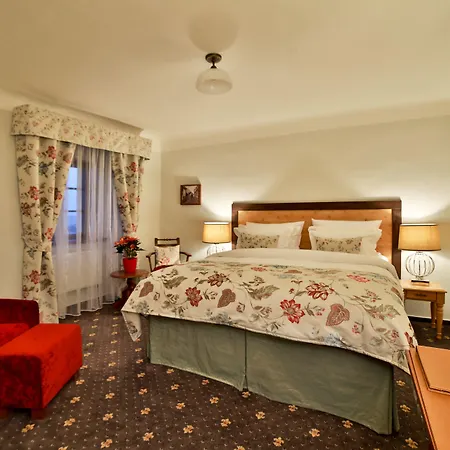 Questenberg Hotel 4*