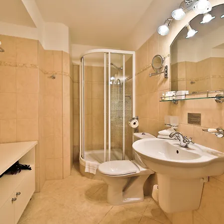 Questenberg 4* براغ
