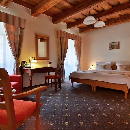 Questenberg 4* プラハ