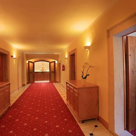 Questenberg فندق 4*